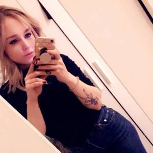 Meet your Posher, Courtney